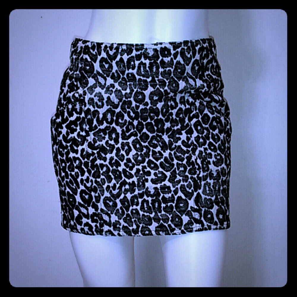 Winter Snow Leopard Miniskirt / size (S)
